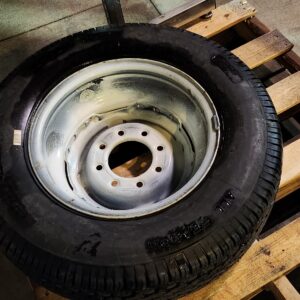 Truck Tire Ford F350 like new 225/75 R 16 Michelin on rim
